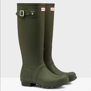 Hunter rain boots hunter green